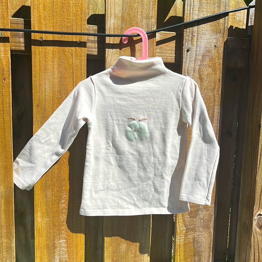 Long t shirt with eyes with some details you can see on the pictures